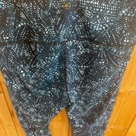 Navy Geometric High Rise Leggings Size Large 25” Inseam Yoga Athleisure - Picture 6 of 7